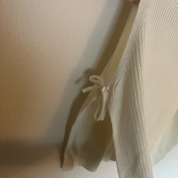 White vest with tie slits - Picture 2 of 3